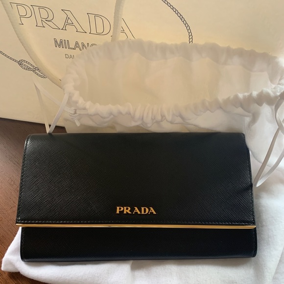 Black leather AUTHENTIC Prada clutch brand new - Picture 1 of 7